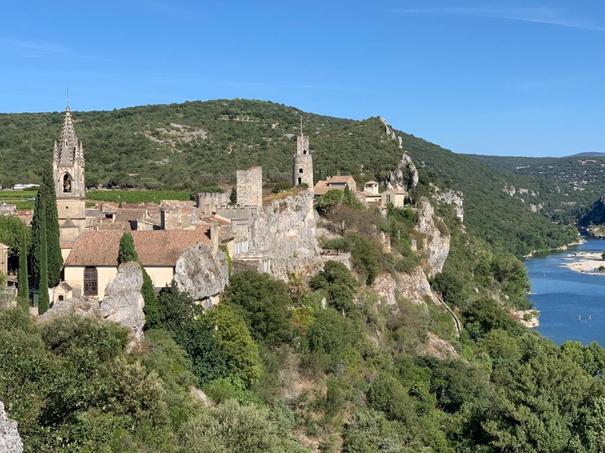 Le Castélas Aigueze Exterior foto